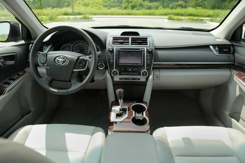 Купить тойоту с салона. Toyota Camry 2013.2014. Toyota Camry 2013 салон. Toyota Camry 2013 Interior. Toyota Camry 2014 салон.