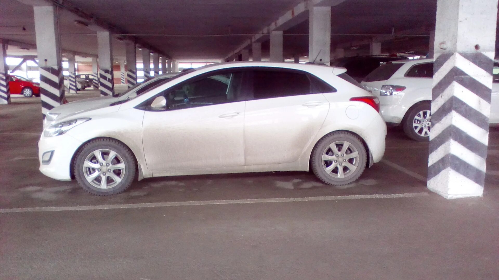Hyundai i30 gd r17. Хендай ай 30 резина. Хендай i30 зимой. Хендай ай 30 на 17 дисках. Зимняя защита хендай i30.