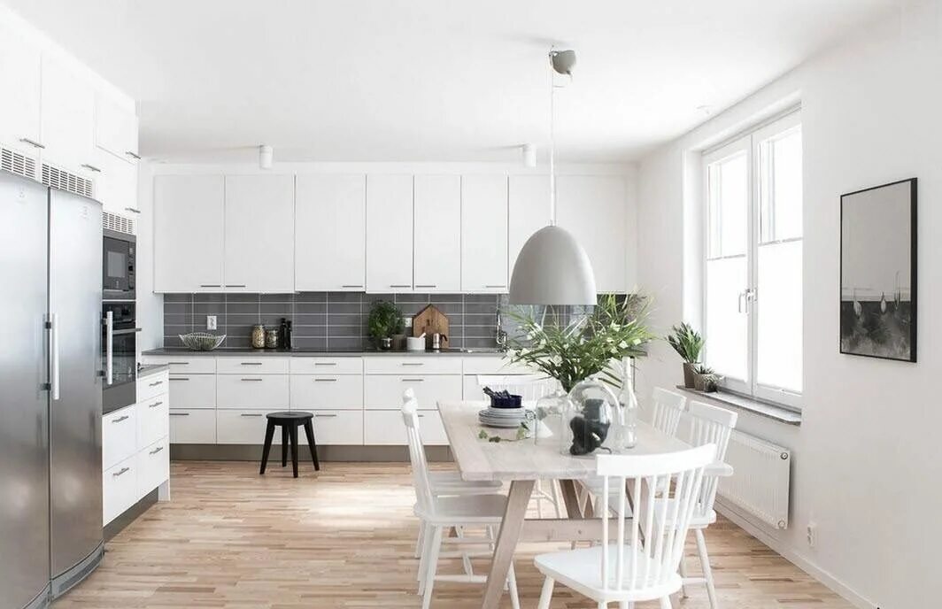 White kitchen. Белая кухня в интерьере. Белые стены на кухне. Кухня в белых тонах. Кухня в белых тонах интерьер.