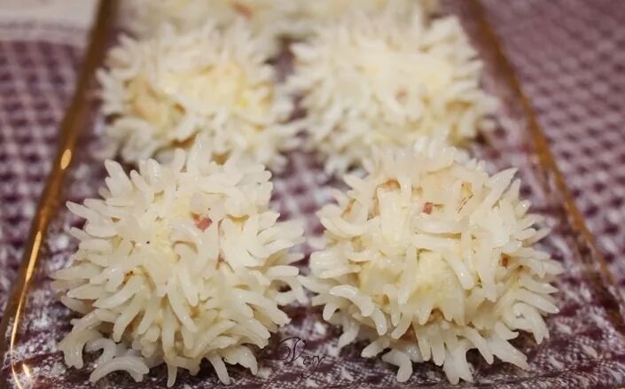 Куриные ежики с рисом. Куриные шарики с рисом. макароны ежики советские.