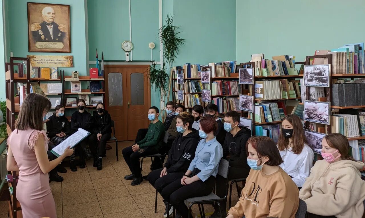 Литературно-краеведческий десант камчатка. Книжная выставка день друзей. Краеведческий урок в библиотеке. Краеведческий обзор. Краеведческий обзор.