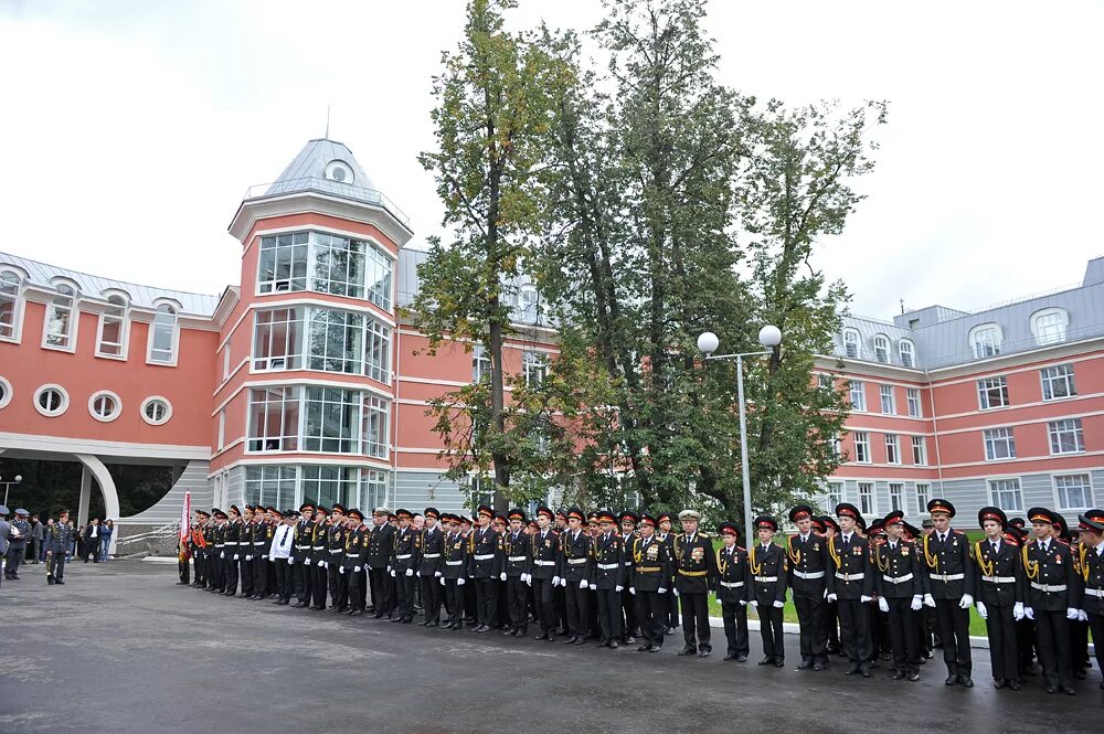 Первый московский кадетский корпус сайт. Первый Московский кадетский корпус. Первый Московский кадетский корпус Вучетича. Кадетская школа-интернат 1 первый Московский кадетский корпус. Первый Московский кадетский корпус здание.