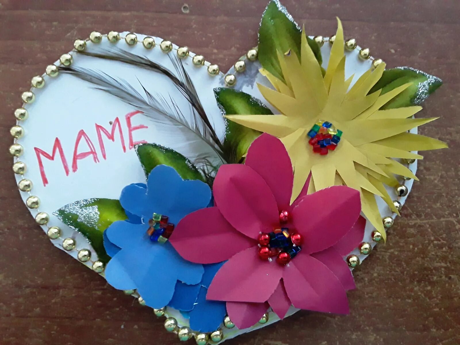 поделки для мамы на 8. поделка подарок маме. поделки для мамы на 8. поделка цветок из цветной бумаги. цветы из бумаги для детей.