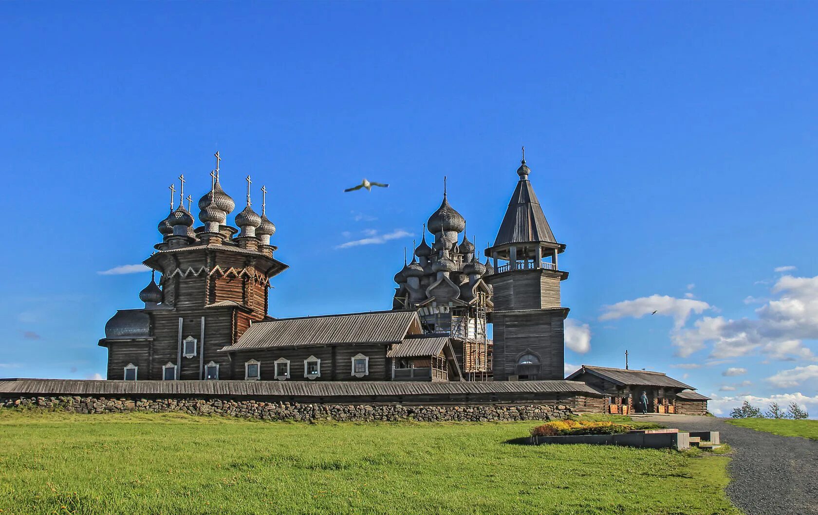 архитектурный ансамбль кижского погоста наследие юнеско. архитектурный ансамбль кижи кижский погост. погост кижи юнеско. кижи карелия архитектурный ансамбль. кижи архитектура ансамбль.