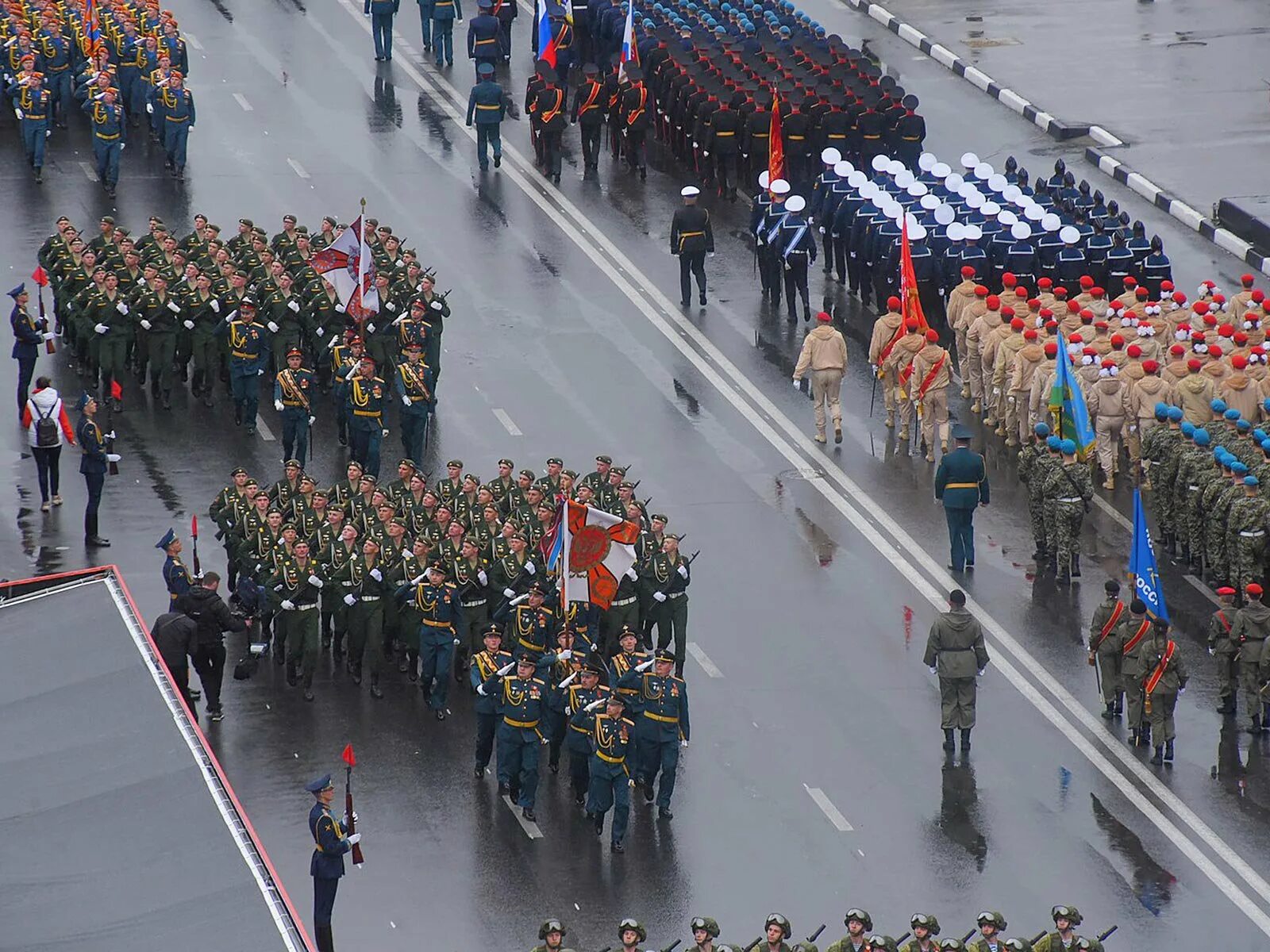 Прямой эфир парада 9 мая. Парад Победы 2022 в Нижнем Новгороде. Нижний Новгород парад 9 мая 2022. 9 Мая 2022 Нижний Новгород парад Победы. День Победы парад.