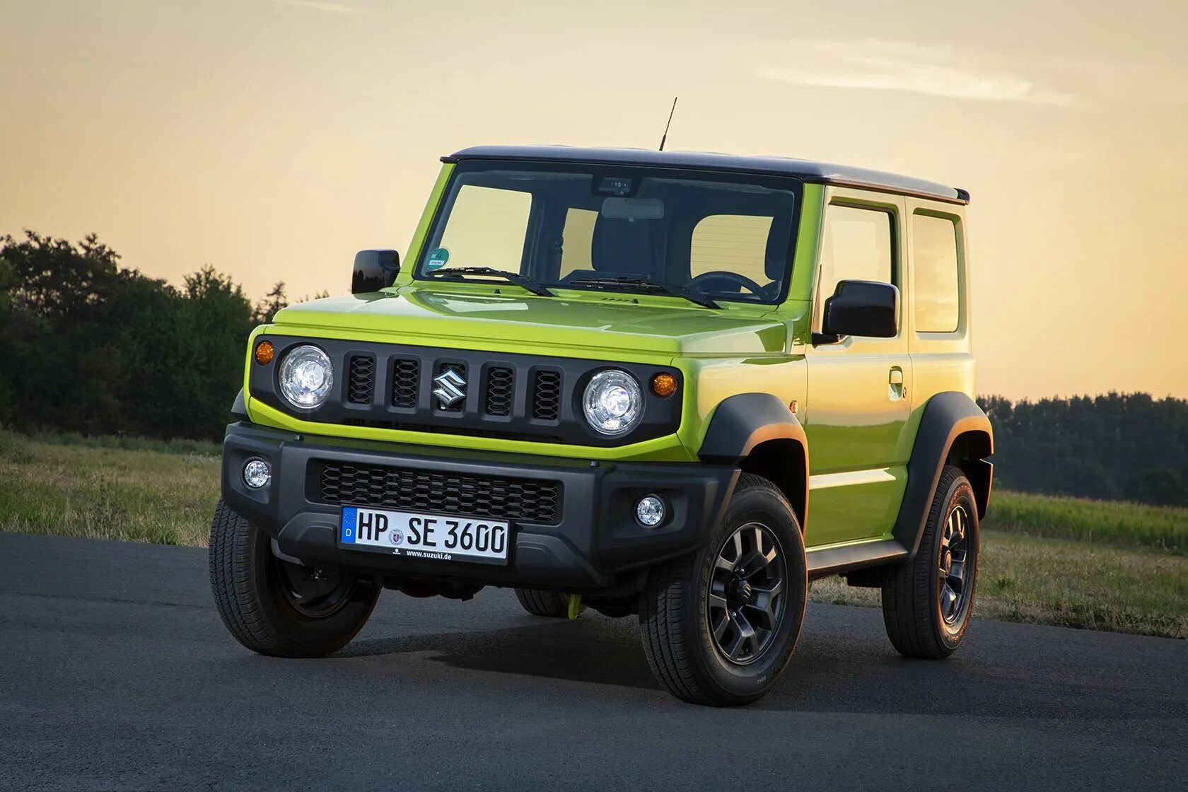 Небольшие внедорожники. Suzuki Jimny 2022. Suzuki Jimny 2018.