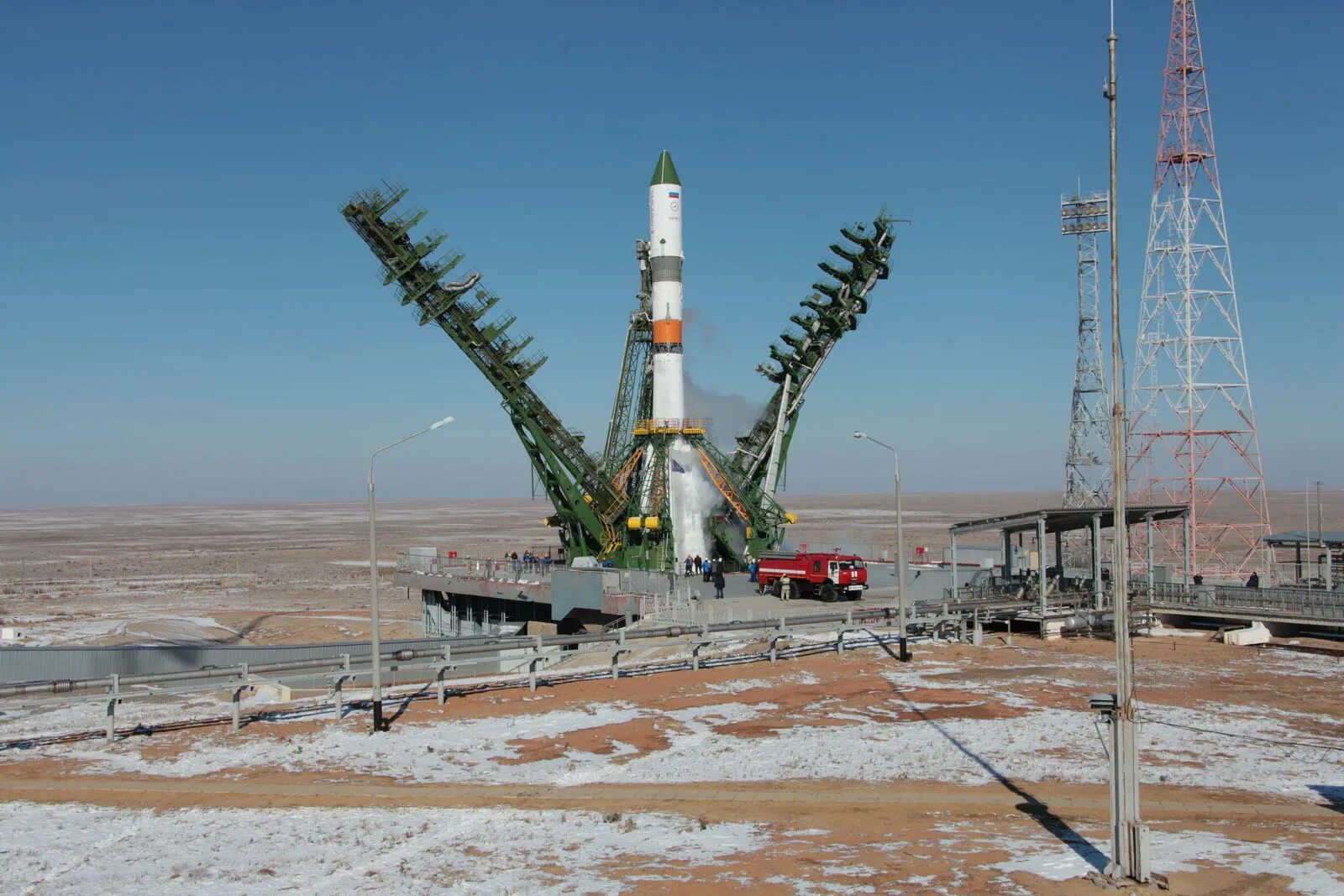 Б м восток. Казахстан ракетная станция. Космодром «Байконур» (Казахстан). Старт с Байконура. Р-7 стартовый комплекс.
