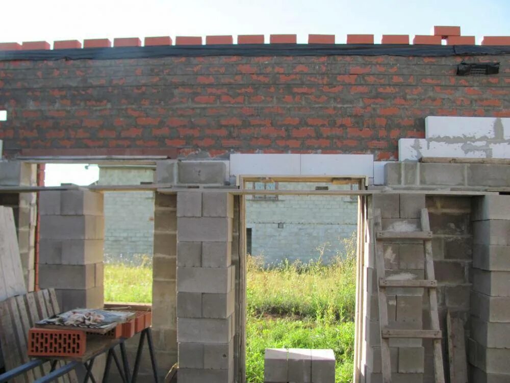 Перемычка над дверным проемом. Перемычки 110х280. перемычка над кассетой 2540. жб перемычка над дверью 900х2400. перемычка под проем 1900 мм.