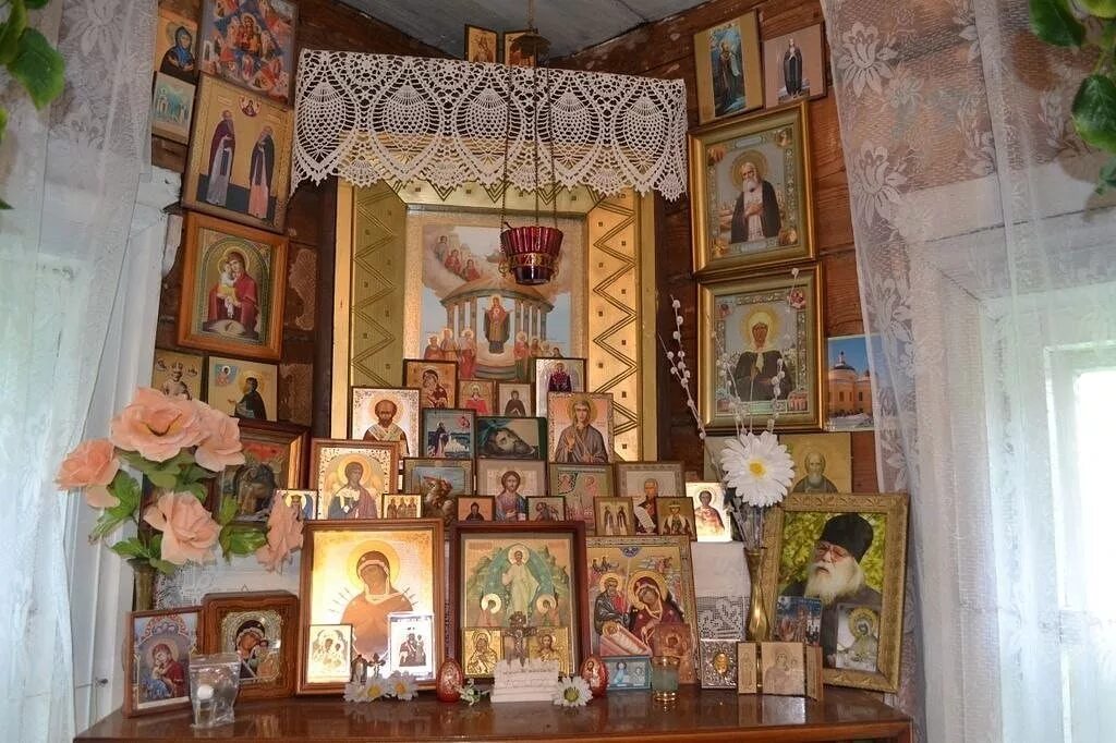 Где правильно ставить иконы