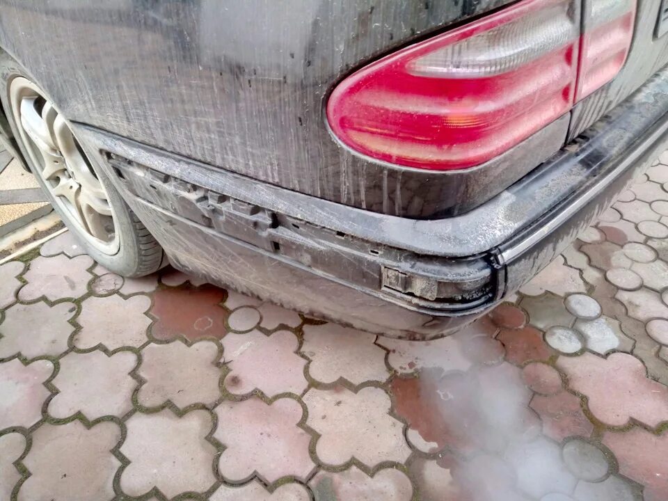 Задний бампер w210. Хром заднего бампера мерседес 210. молдинг бампера мерседес w210. мерседес 210 задний бампер молдинг. накладка заднего бампера мерседес 210.