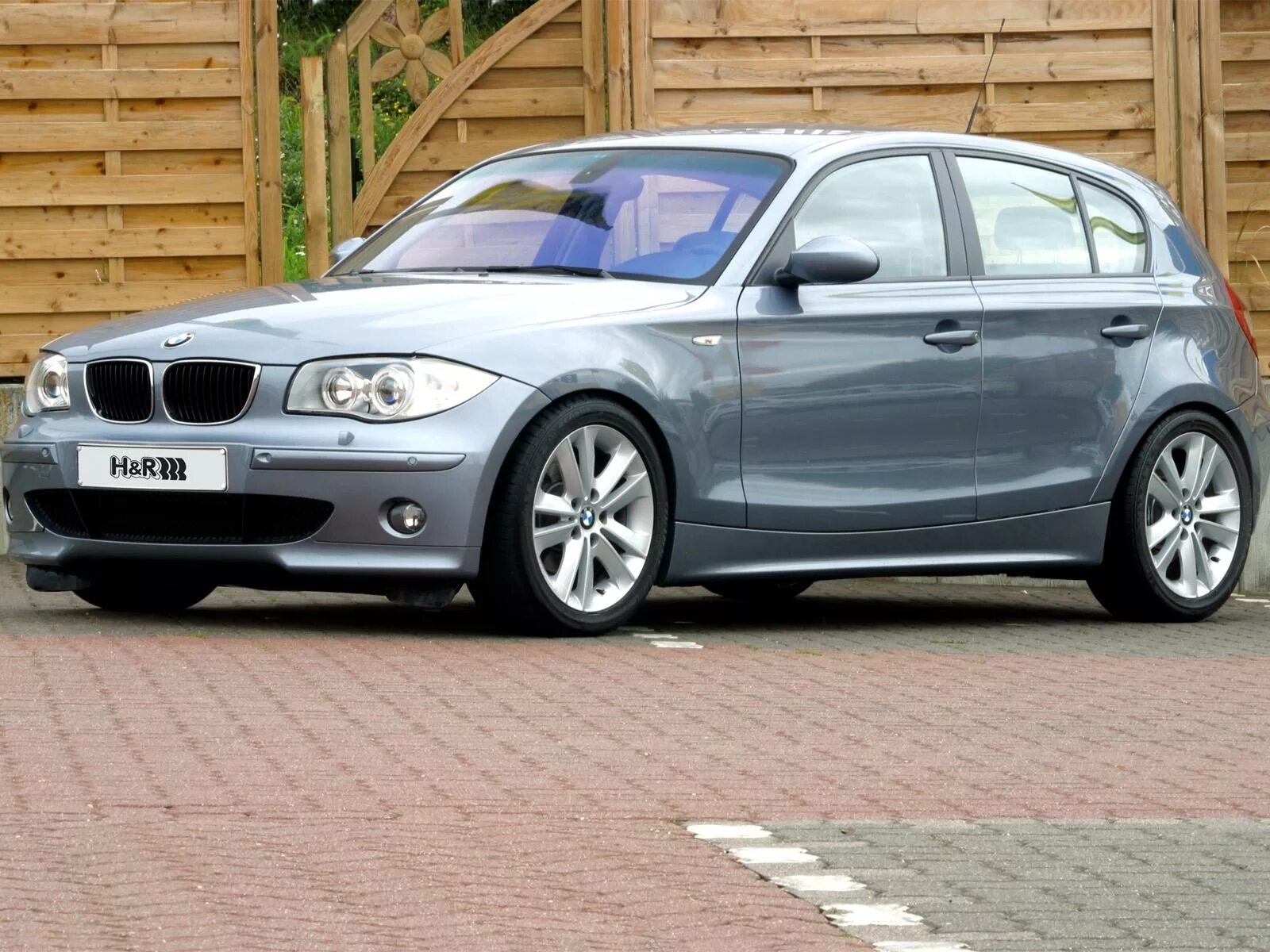BMW 120i 5-Door в кузове E87, выпускаемого с 2004 года по 2006 год для рынка Южн