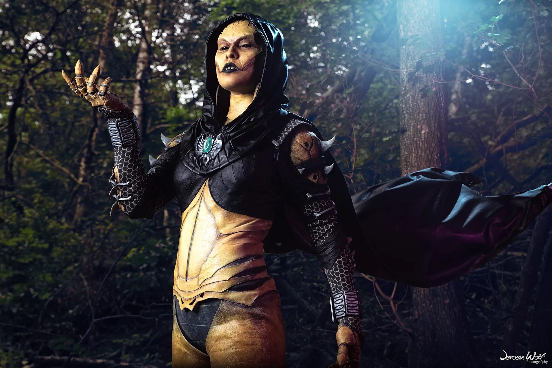 Дивор мортал комбат. D'Vorah. Mortal Kombat 11 d'Vorah. Дивора мк11 косплей. D'Vorah Cosplay.