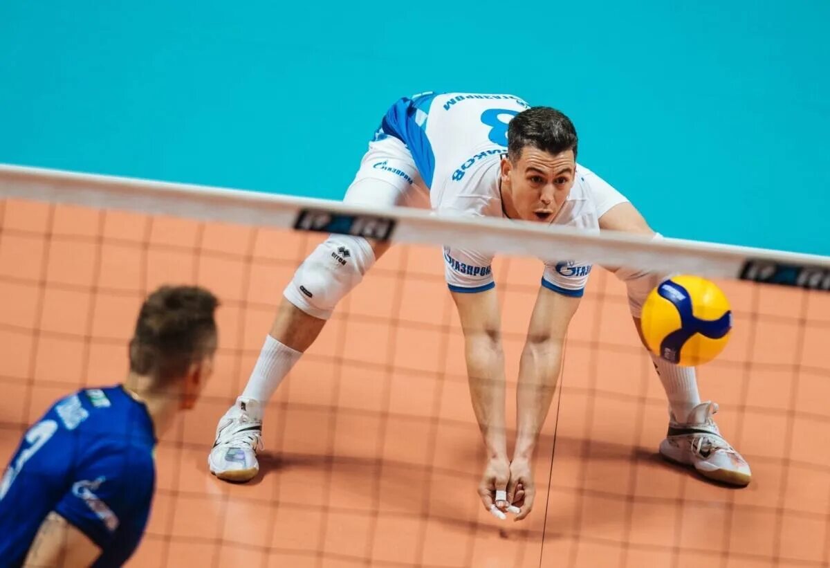 Российские волейболисты фото мужчины. Волейбол газпром-югра сургут. Волейбол в школе. Локомотив волейбол. Мужской волейбол фото.