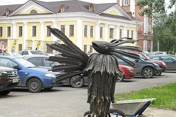 Птица говорун вологда улица сергея орлова фото Птица Говорун, жанровая скульптура, Вологда, улица Сергея Орлова Яндекс Карты