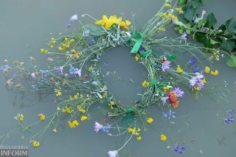 Полевых цветов веночек в утренней
