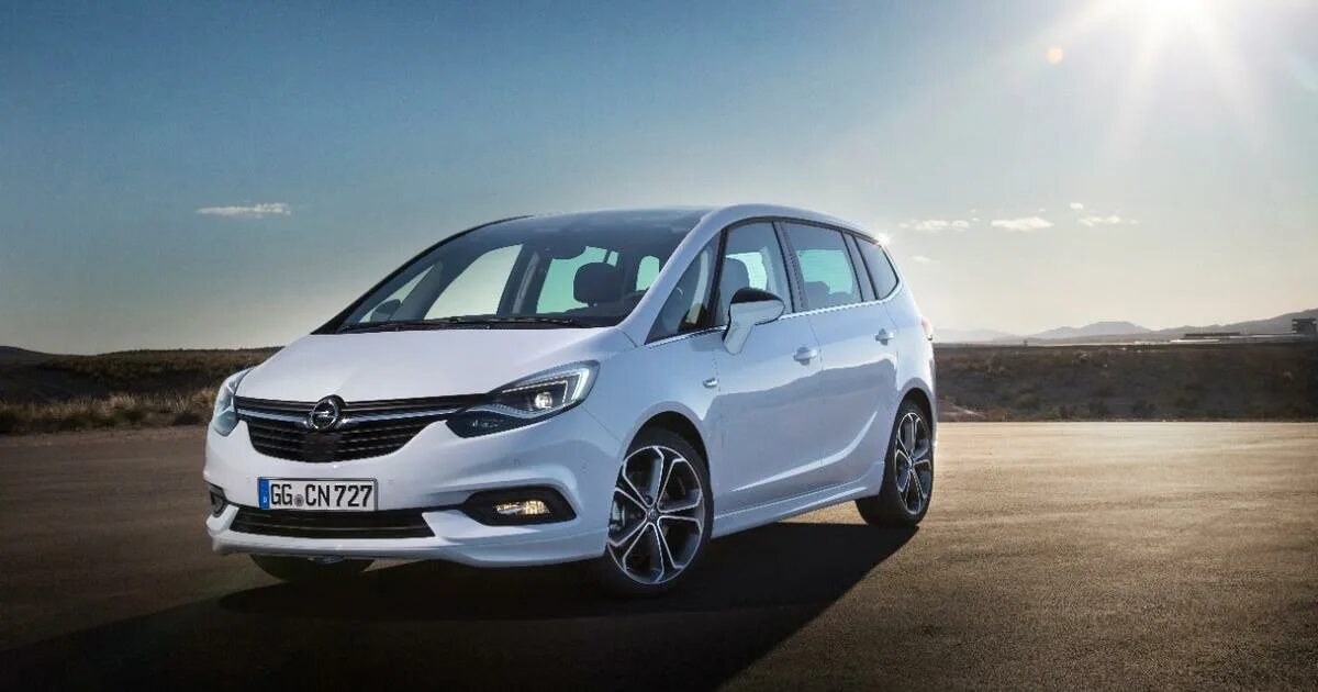 Компактвэн на вторичном рынке. Opel Zafira 2017. Opel Zafira 2016. Opel Zafira Tourer 2017. Опель Зафира Турер 2017.