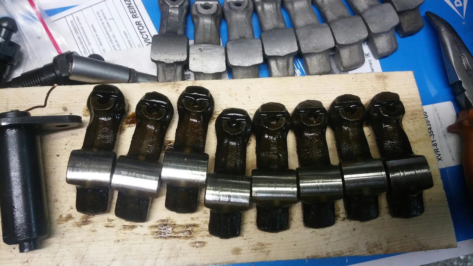 Рокер автомобиля. Рокера на ниву 21214. рокера ваз 2123. гидрокомпенсаторы нива 21214 механические рокера. рокера 21214 под гидрокомпенсаторы.