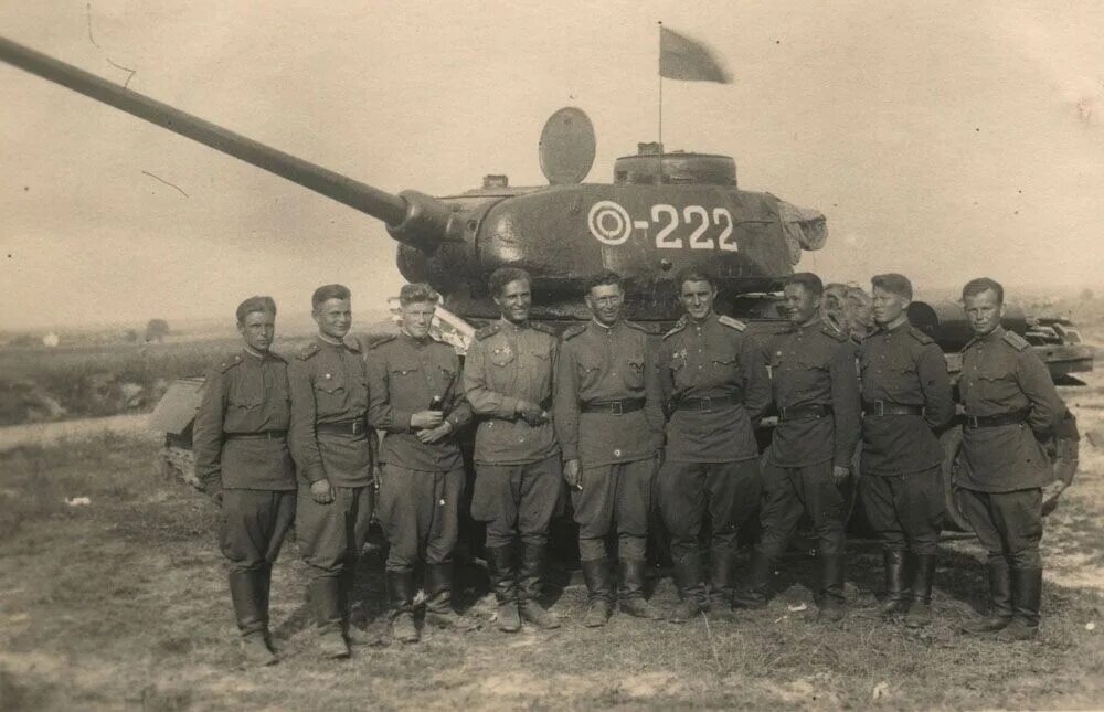 С 85 no 8. 7-Й Гвардейский танковый корпус. Т-34-85 8 Гвардейский танковый корпус. 2 Гвардейская танковая бригада 1945. 335 Танковый полк Пренцлау.