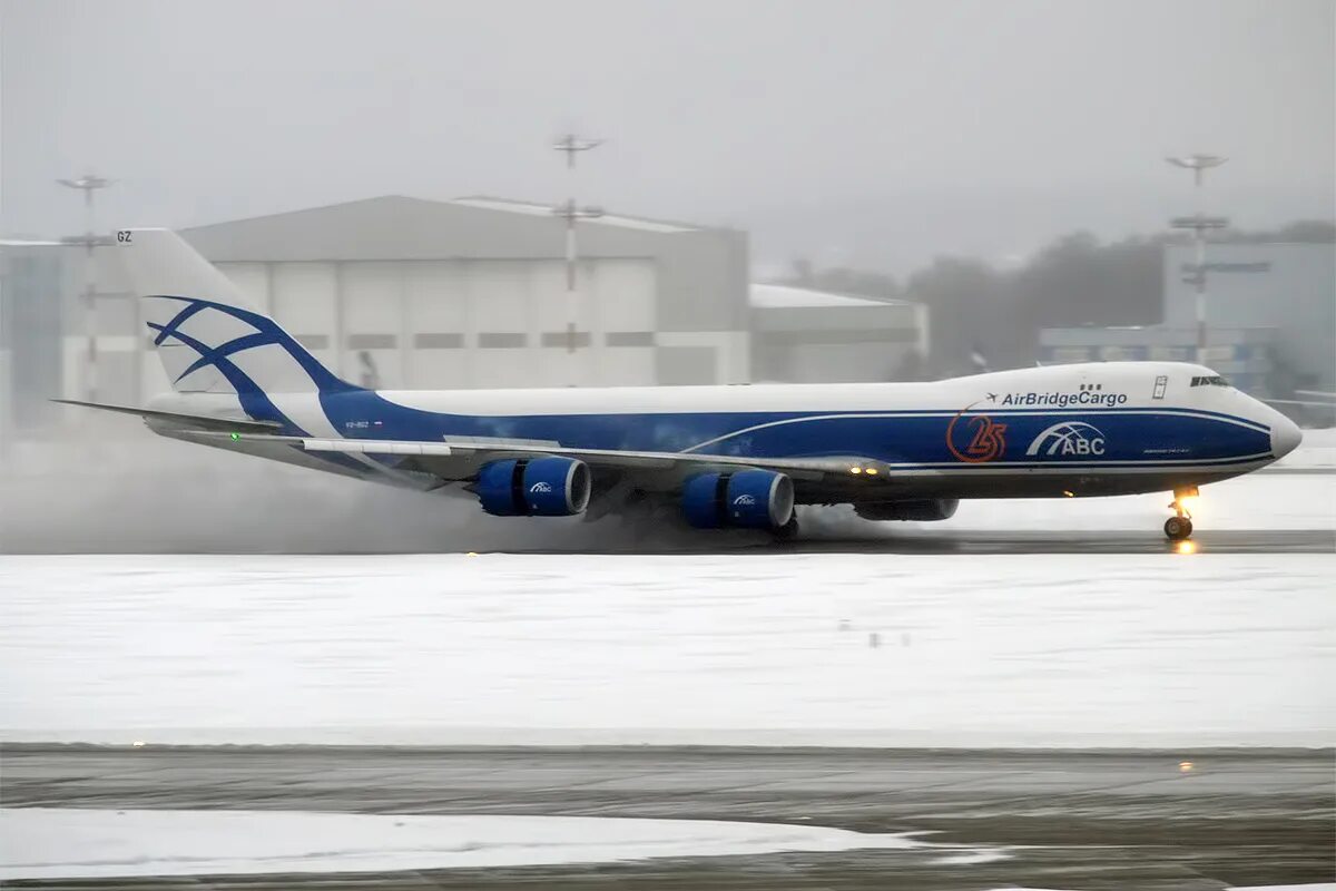 Airbridgecargo. Грузовой самолет Air Bridge Cargo. AIRBRIDGECARGO ливрея. AIRBRIDGECARGO 747 Шереметьево стоянка. 747 AIRBRIDGECARGO Шереметьево запаркованы.