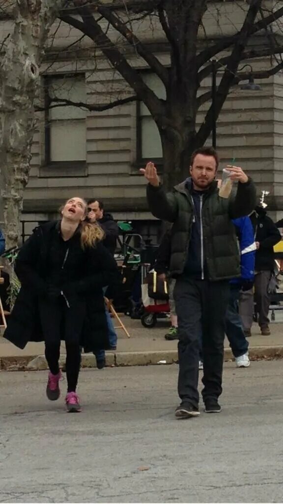 отцы и дочери фильм 2015. аарон пол аманда сайфред. отцы и дочери 2015. отцы и дочери фильм рассел кроу. отцы и дочери 2015 смотреть.