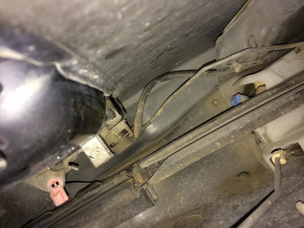 трос открывания водительской двери х трейл т31. трос ручки двери ниссан х трейл т31. не открывается дверь снаружи х трейл. Nissan x-trail t31 заглушка передней правой ручки. не открывается дверь снаружи х трейл.