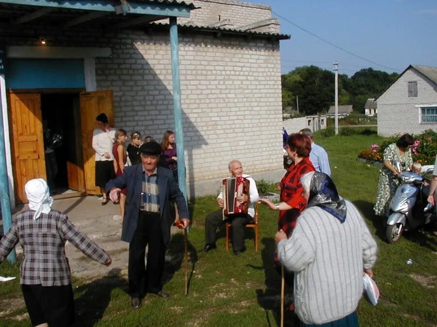 Сельский клуб пики. Сельский клуб. Клуб в деревне. Деревенский клуб в деревне. Деревня Мухаметово сельский клуб.