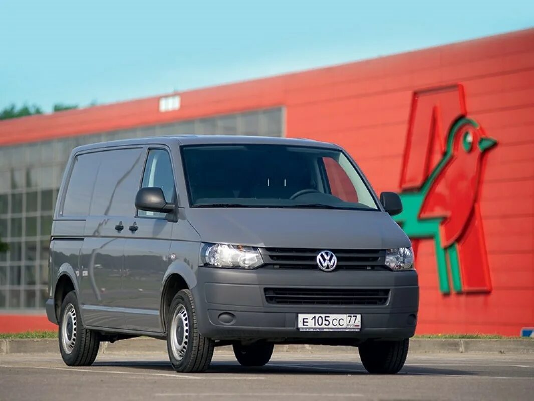 Фольксваген т5 серый. Фольксваген Транспортер т5 серый. Volkswagen Transporter 5 поколения. VW Transporter t5 2009. Фольксваген мультивен т5 дизель