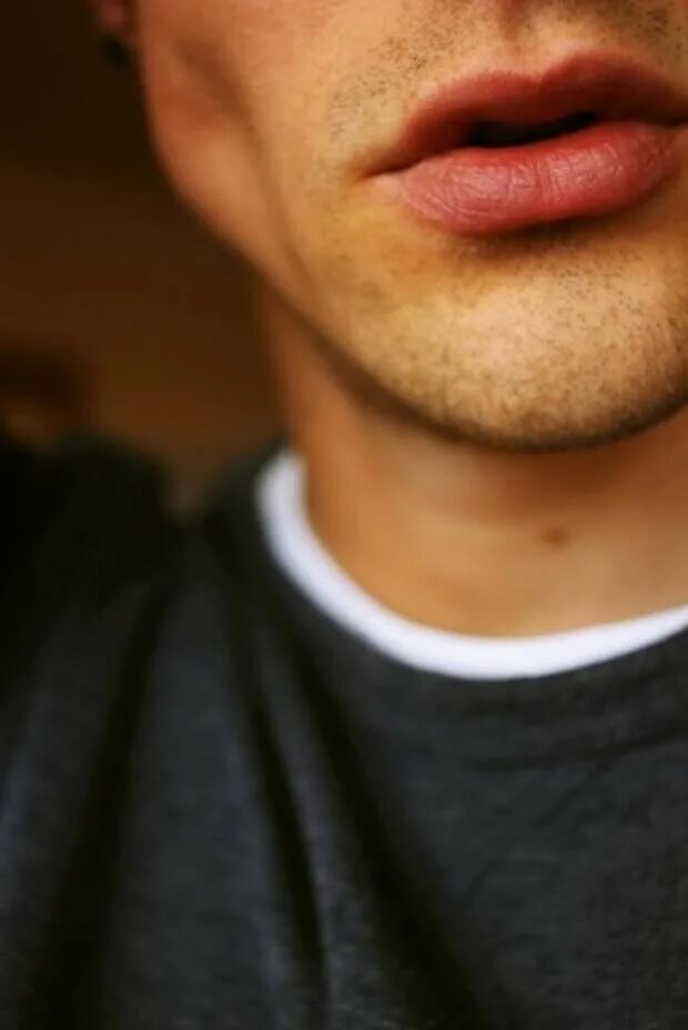 Фото парни крупно. Губы мужские. Красивые мужские губы. Пухлые мужские губы. Красивые губы у мужчин.
