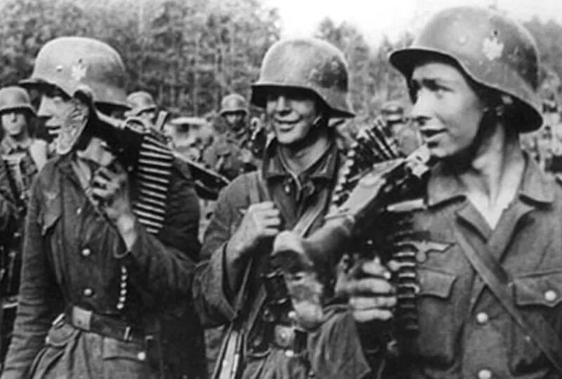 Германский солдат 1941. Вермахт на Восточном фронте. Wehrmacht солдат. Пехота вермахта на Восточном фронте. Немцы идут автор