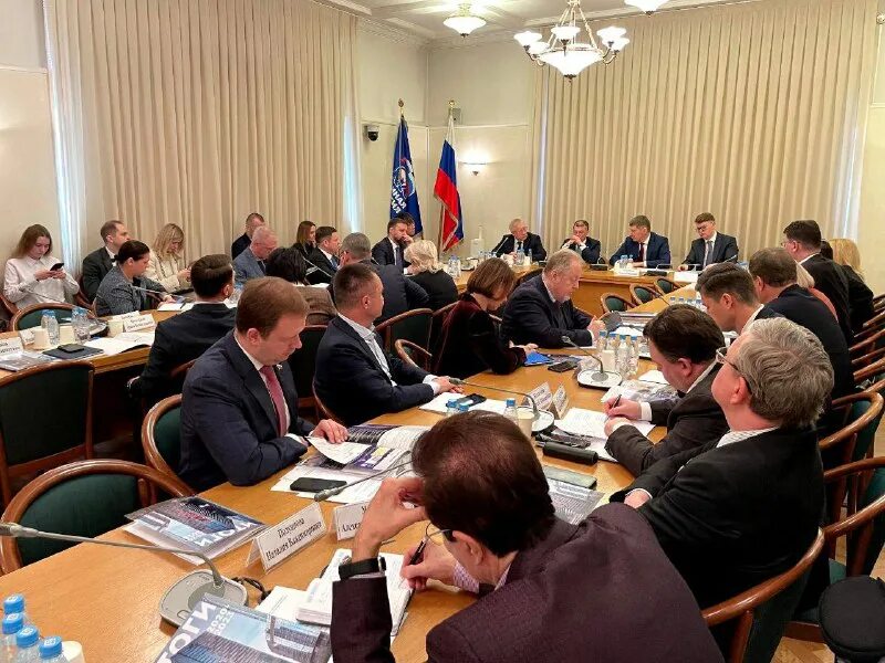 Поддерживающая среда. Совещание. Совещание директоров. Нескольких заседаний. Нескольких заседаний.