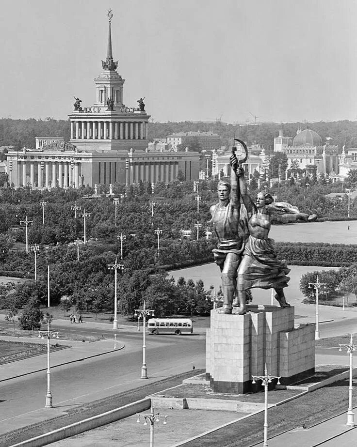 Советские фотографии памятник. Вднх скульптура ленина. Советские фотографии памятник. Советские фотографии памятник. Советские фотографии памятник.