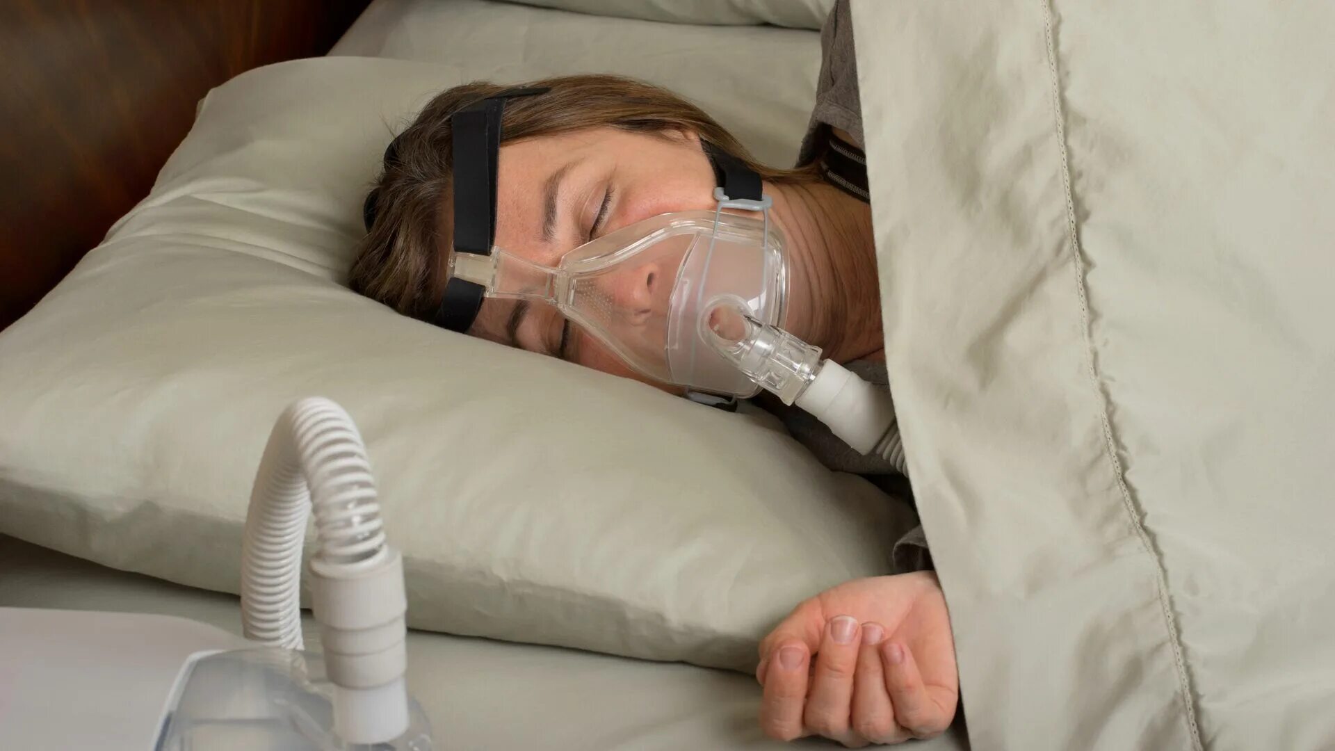 Если я заболею к врачам слушать. Ночное апноэ. Аппарат для лечения нарушений дыхания во сне. Полисомнограф снорлекс. Тест апное картинка.