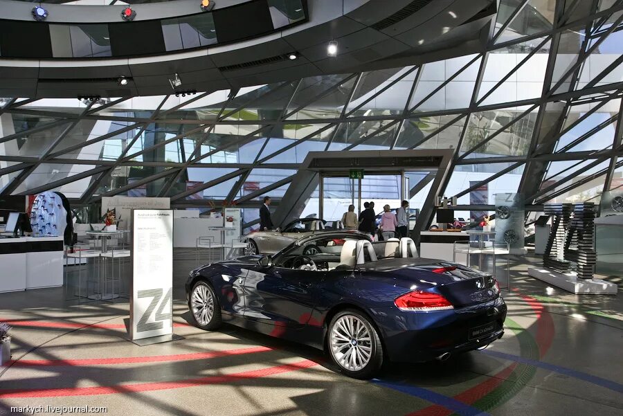И еще квартиру в центре бмв. Штаб-квартира bmw в мюнхене. штаб бмв в германии. мюнхен концерн бмв. главный офис bmw.