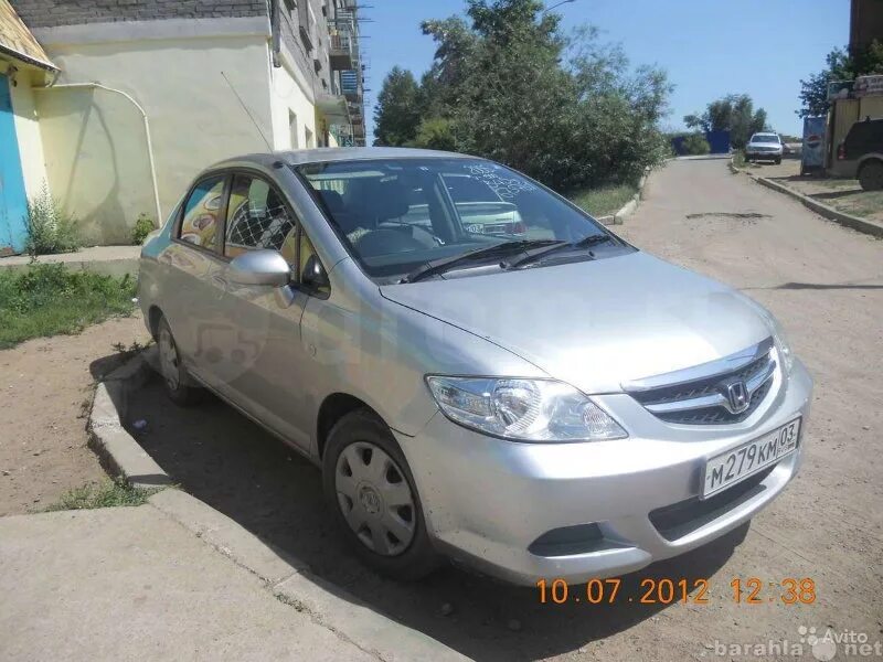 Куплю хонду улан удэ. Салон Honda Fit Aria 2006. Honda Fit Aria r15. Хонда фит в Улан Удэ. Фото спидометра Хонды фит Ариа.