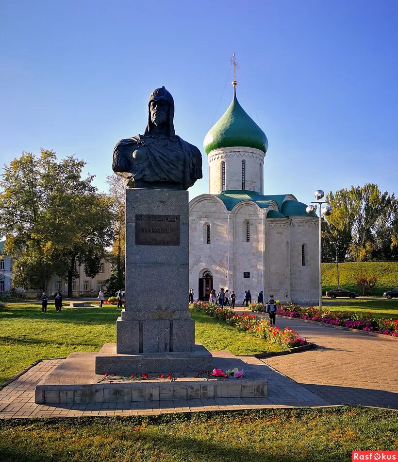 Переславль-Залесский Спасо-Преображенский памятник Невскому. Памятник Невскому в Переславле Залесском. Центр города памятник Невскому Переславль Залесский. Переславль-Залесский достопримечат. Переславль залесский история города