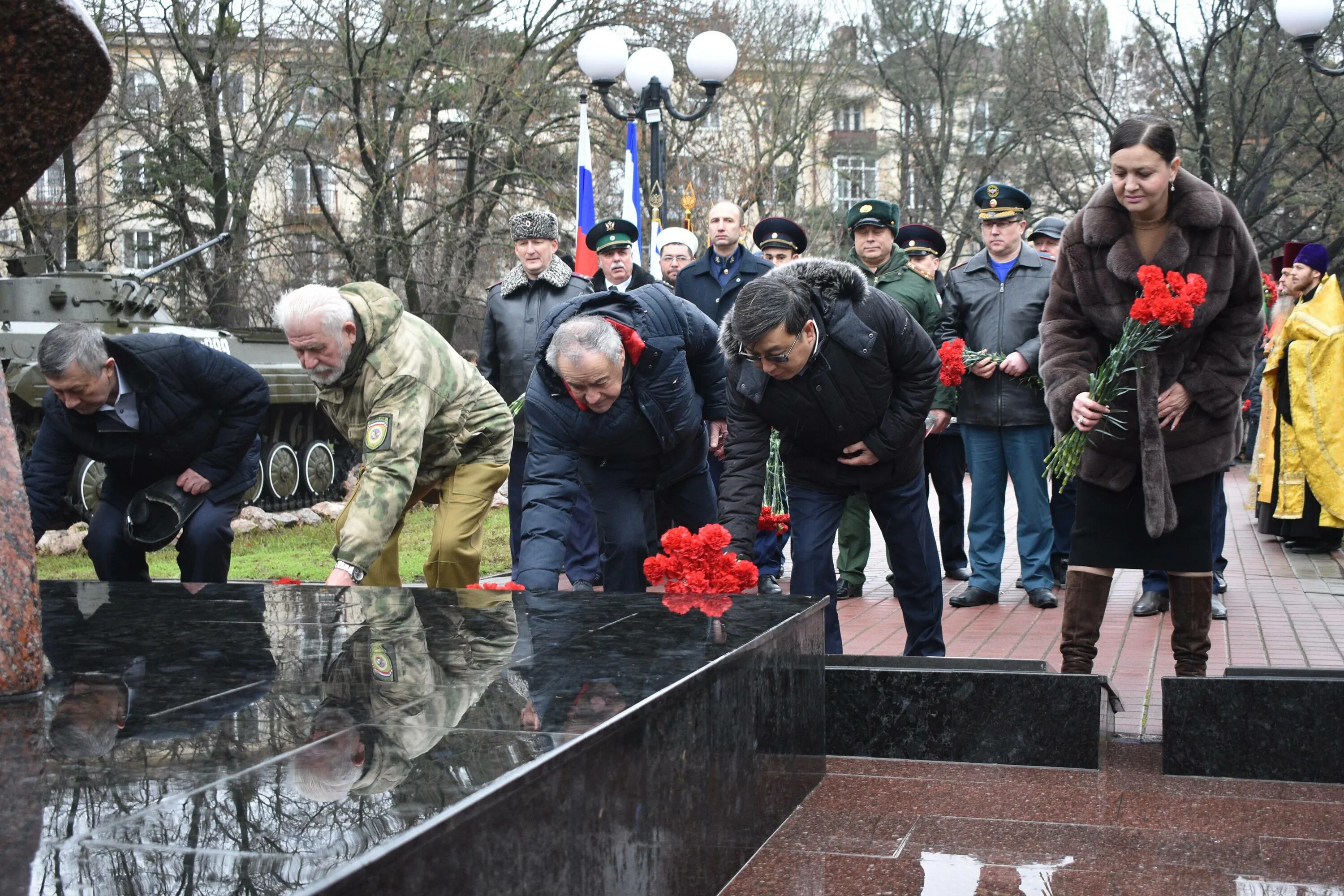 подвиг видеоролик. шифровальщик разведчик вов. подвиг видеоролик. подвиг фархада 1967 картинки. герои афганистана чечни сирии.
