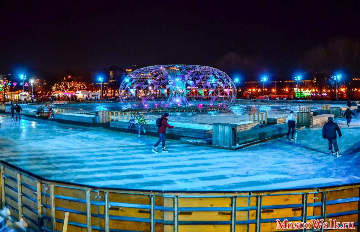 Парк горького каток где. Московский каток парк горького. Каток на горького москва. Парк горькогомлсква каток. Каток парк горького.