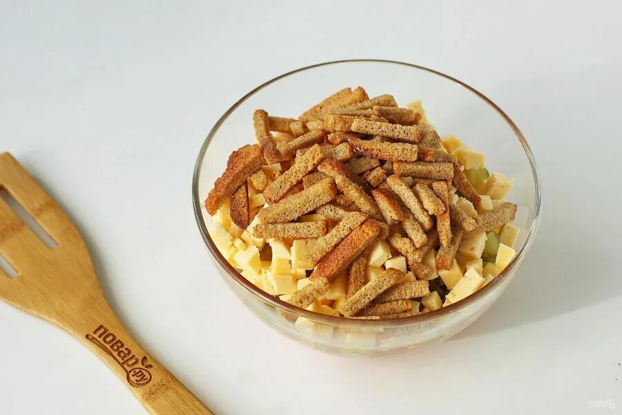 Копченая куриная грудка с сухариками