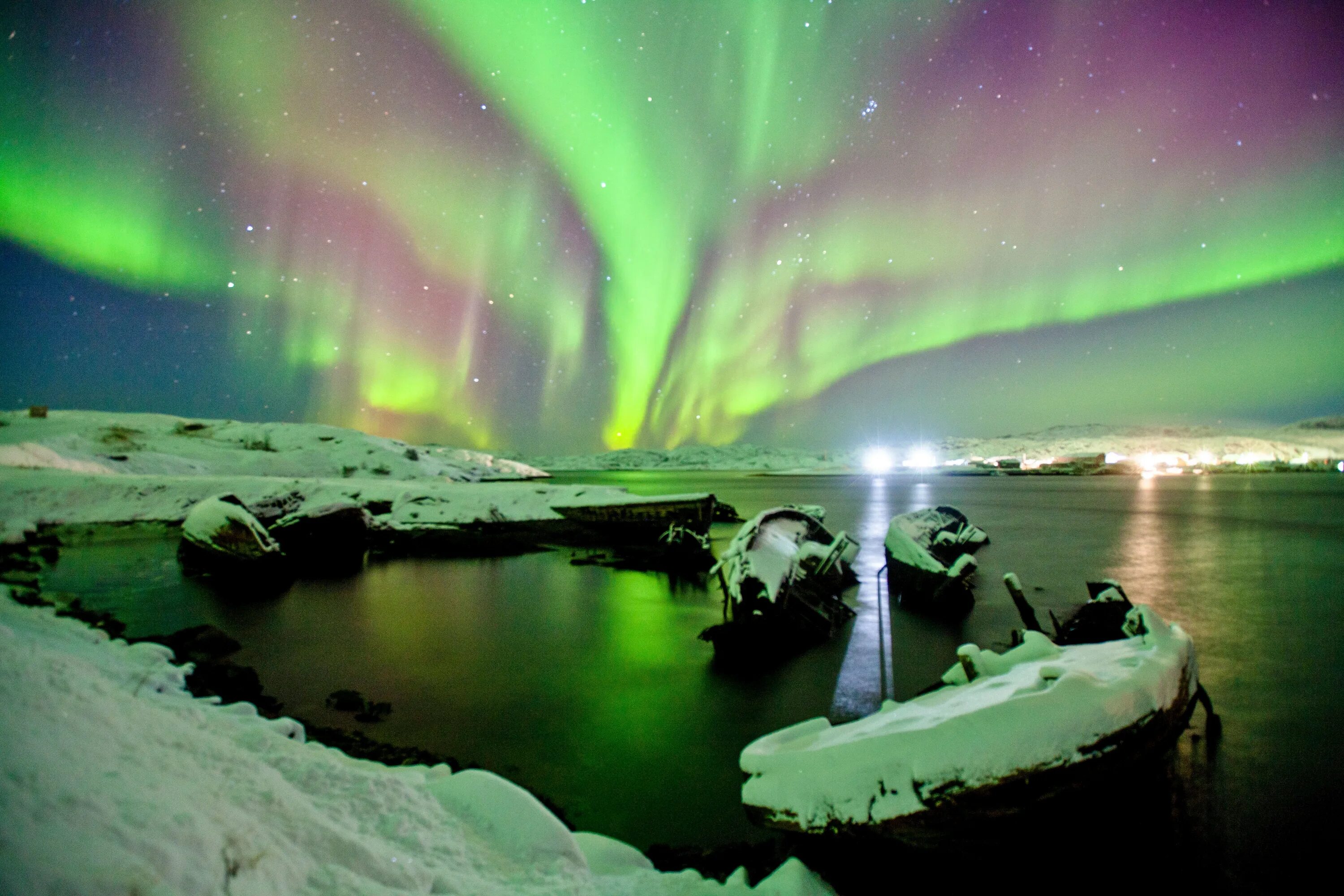 кольский полуостров териберка северное сияние. платформа северное сияние и полярная звезда. полярное сияние в арктике. полярной жизни. северный полюс арктика.