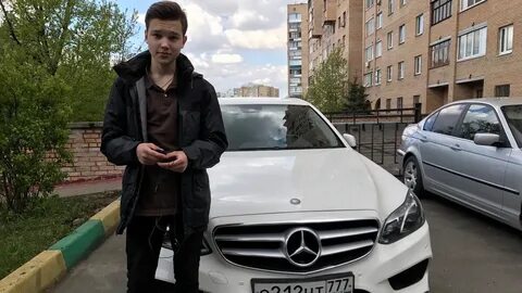 Пацан молодой в машине
