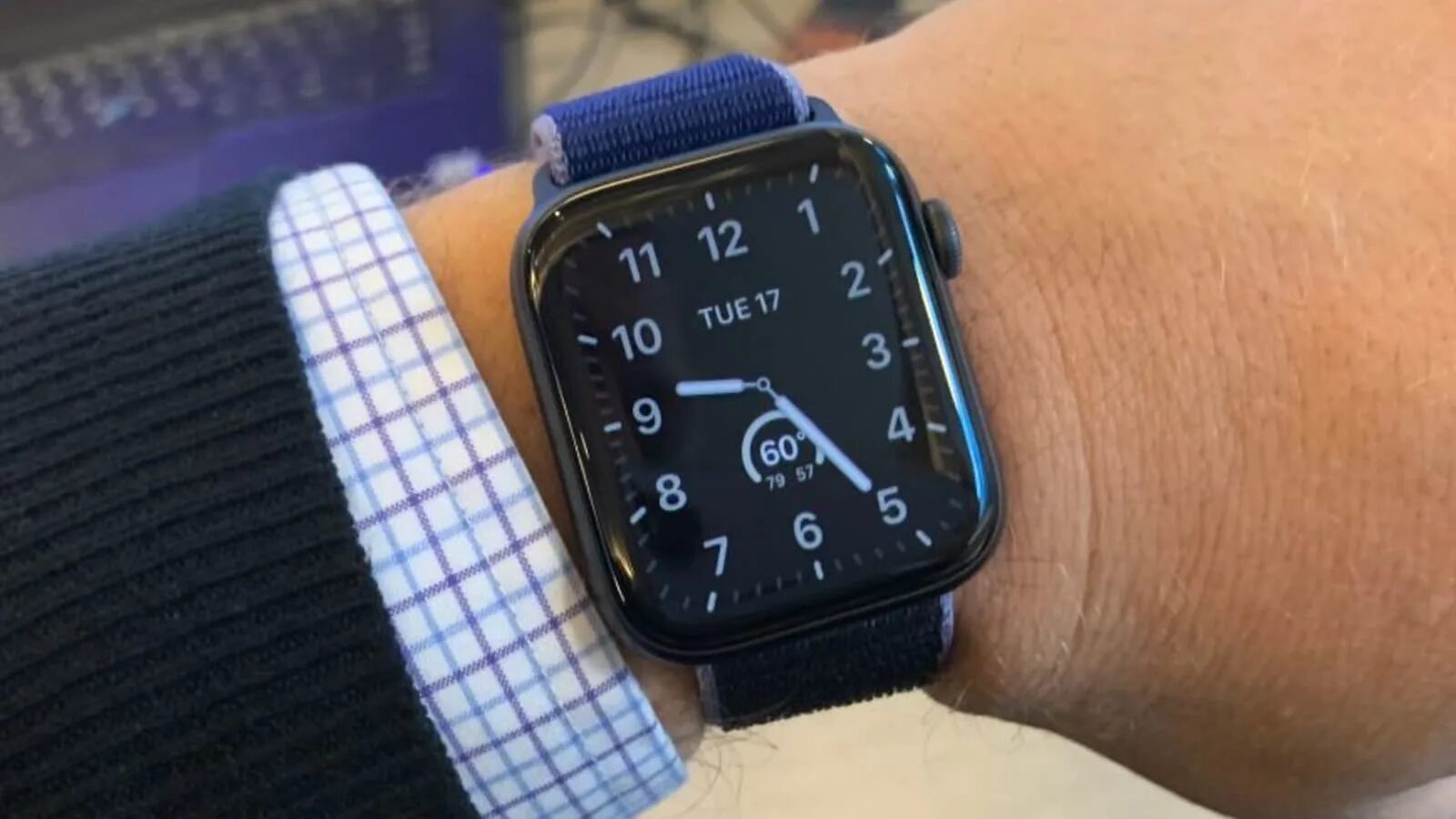 Часы series 9 45 мм. Эппл вотч 8. Эппл вотч вживую. Apple IWATCH 5 always on display. A2474 Apple watch.