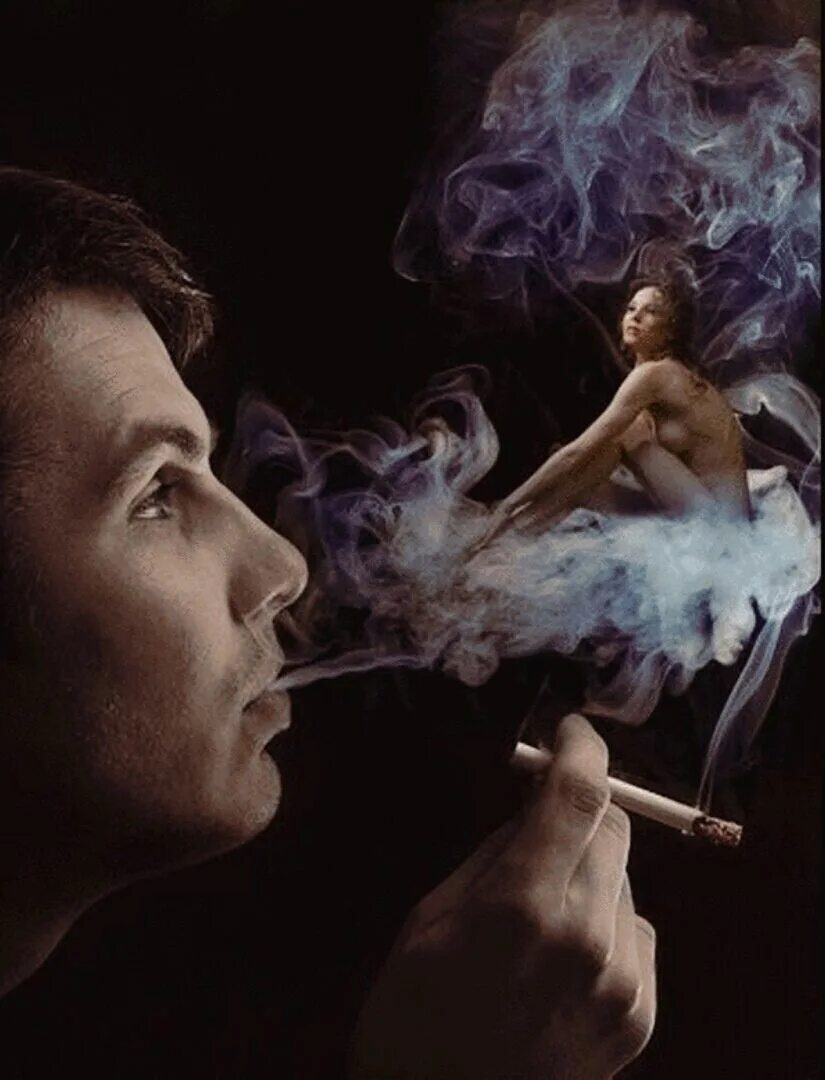Пошло по комнате дымок. Сигаретный дым. Парень курит. Мужчина в сигаретном дыму. Мужчина и женщина с сигаретой.