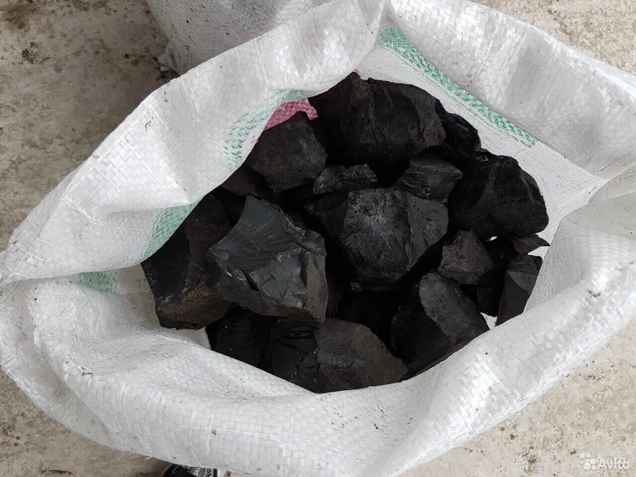 Купить уголь московская область. Уголь в мешках 25 кг. Уголь ДПК мешок 25. Уголь каменный в мешках 25 кг. Древесный уголь в полипропиленовых мешках.