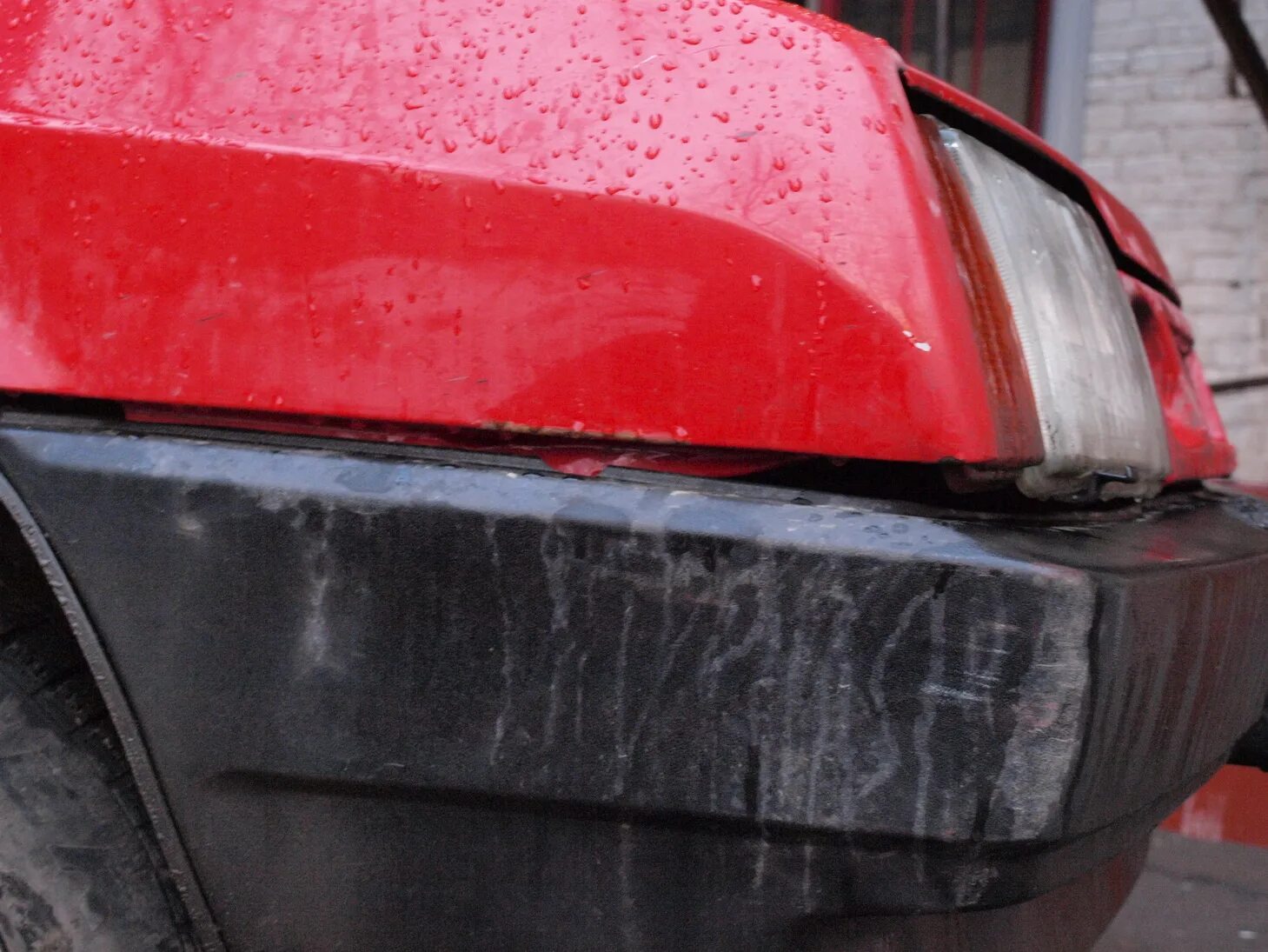 Зазор бампера. Заглушка крыла ваз 2114. Зазор бампера. Зазор бампера форд фокус 2. Зазор бампера.