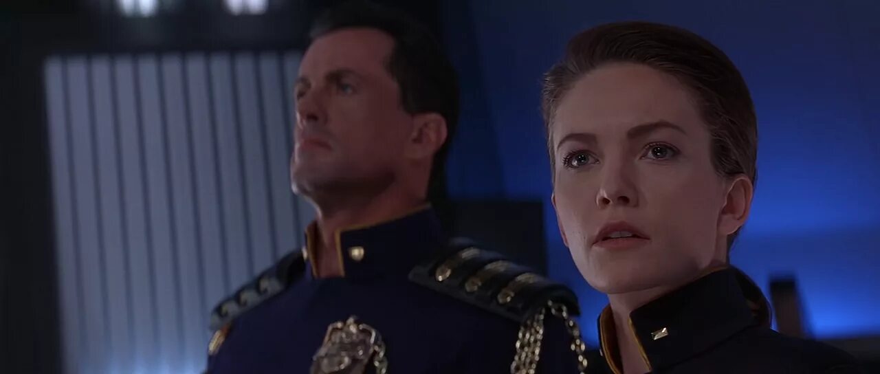 судья дредд рико. телохранитель рико судья дредд. рейд драка в лаборатории. судья дредд фильм 1995 робот. робот abc судья дредд.