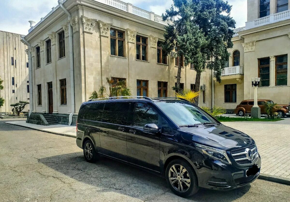 Аренда бизнес минивэна. Аренда бизнес минивэна. Vw multivan business. V class москва. Мерседес v250 салон.