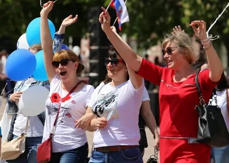 Женщину в первомайском