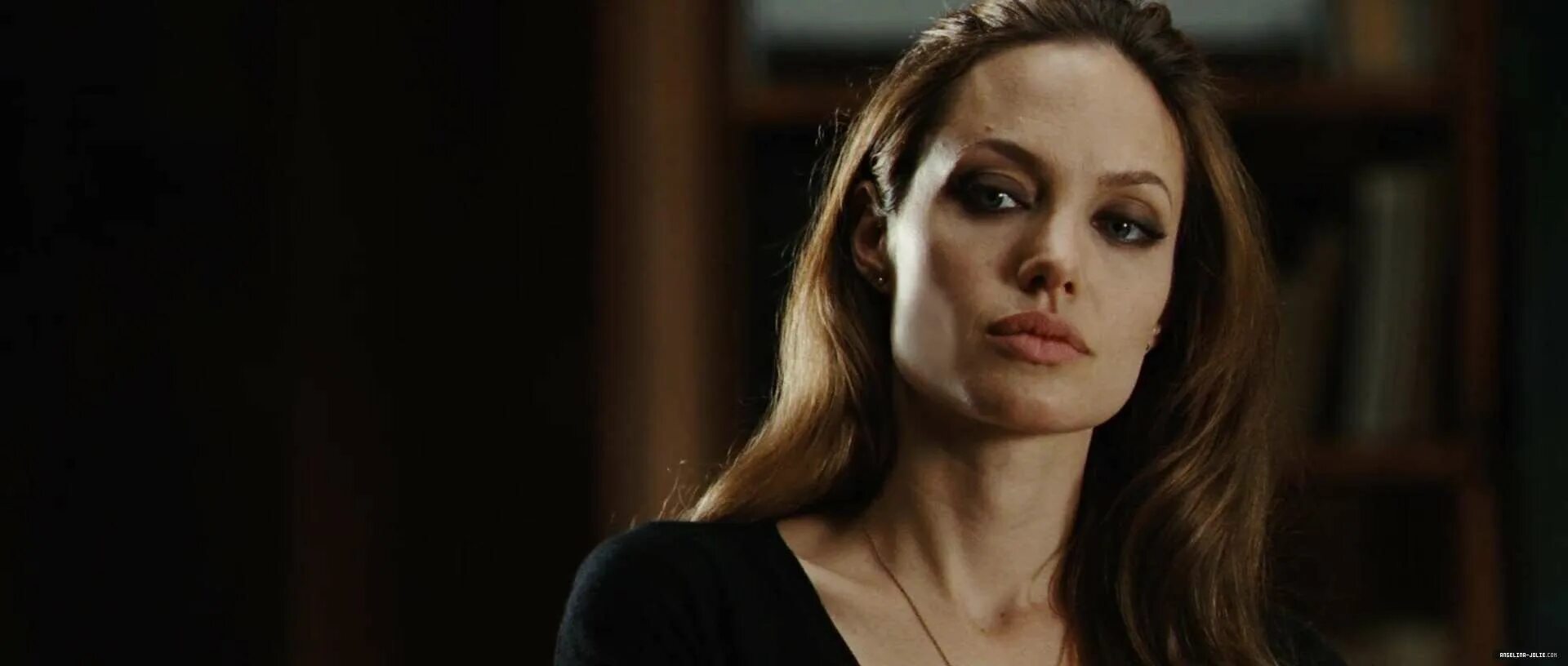 анджелина джоли особо опасен.