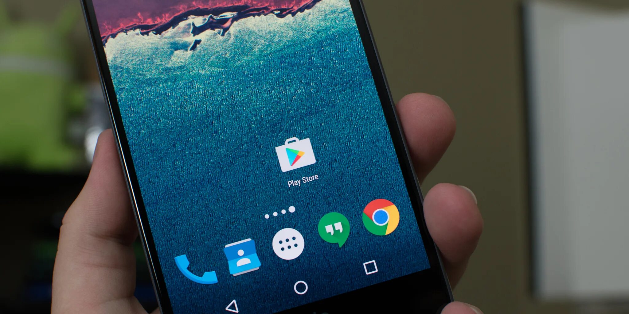 Приложение гугл на смартфон. Смартфон гугл. google play на смартфоне. play store на смартфоне. андроид и айфон.