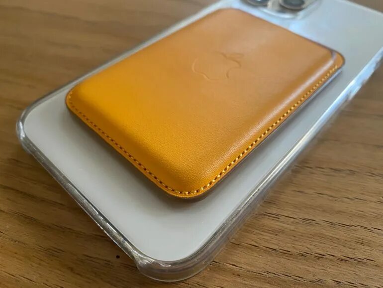 Iphone apple wallet. Картхолдер Apple MAGSAFE. Картхолдер магсейф айфон. Кардхолдер Apple iphone Leather Wallet MAGSAFE. Iphone кардхолдер MAGSAFE.